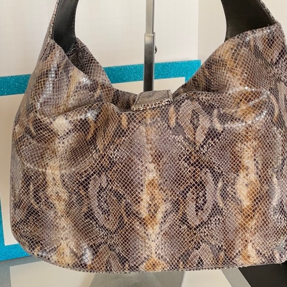 EUC Dooney and Bourke Shoulder Bag - Picture 9 of 12